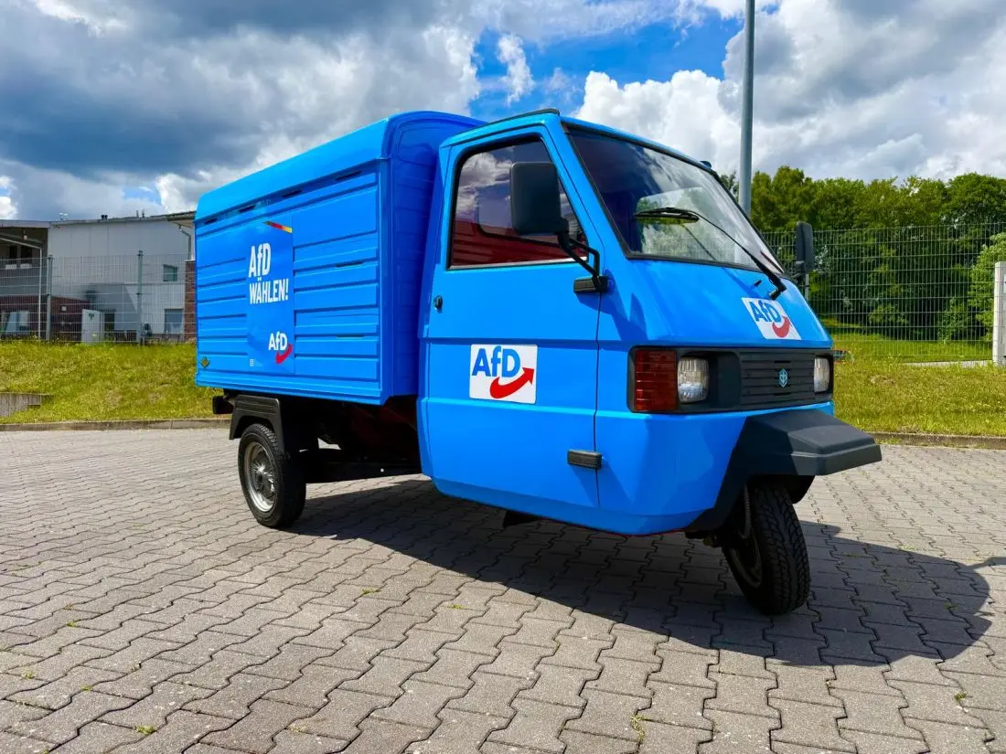 AfD Wahlkampf-Mobil Ape – Frontansicht